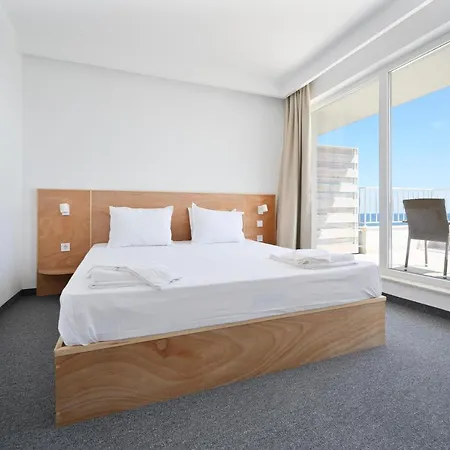 Ji Hotel 3*