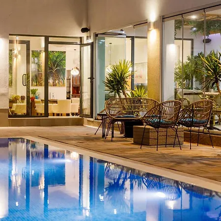 Ji Hotel 3*