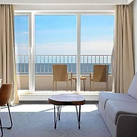 Ji Hotel 3*