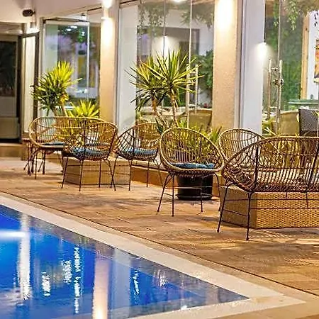 Ji Hotel 3*