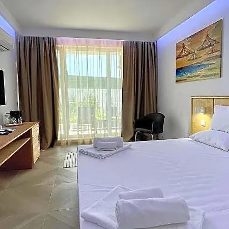 Ji Hotel 3*